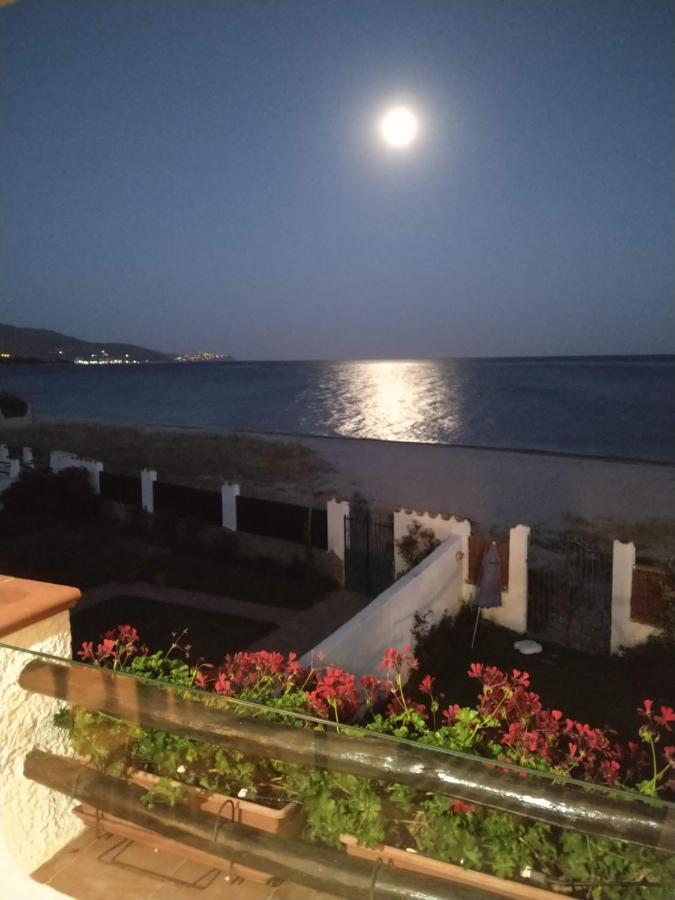 פלומיני די קווארטו In Front Of The Beach - La Terrazza Sul Mare מראה חיצוני תמונה